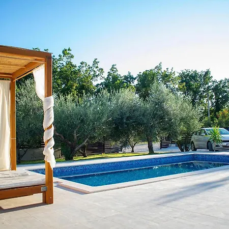 Cornello Kastel Novi